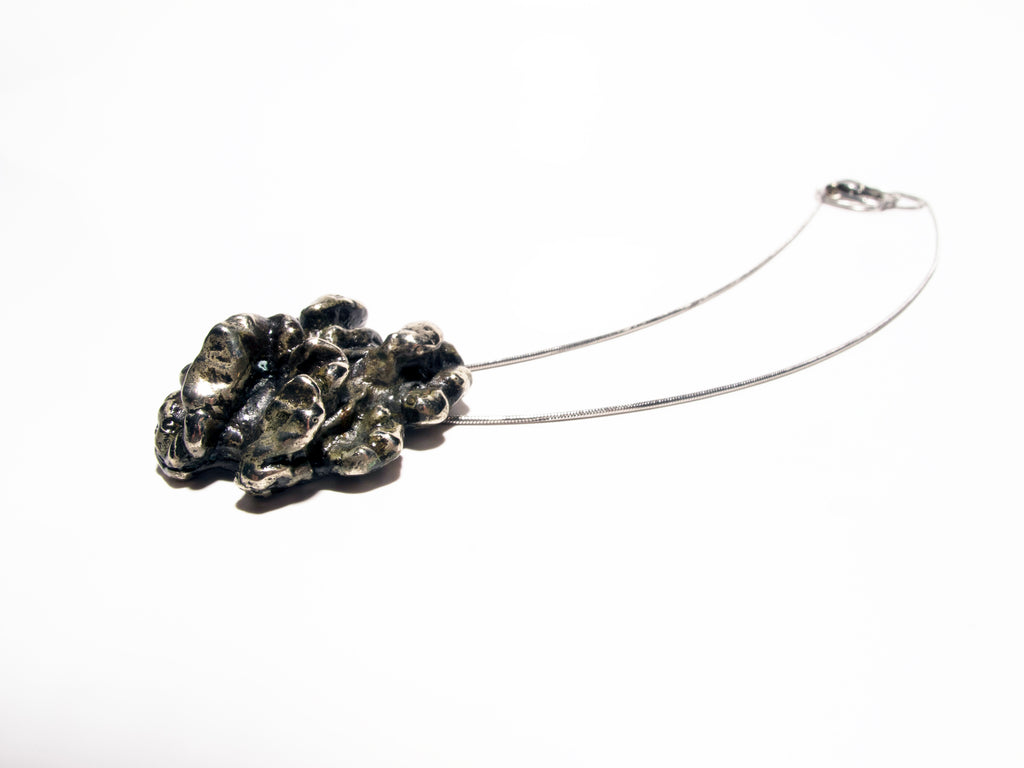 Nuez Pendant